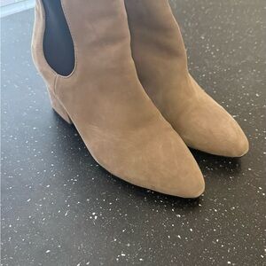 Elegant Tan Heeled Boots